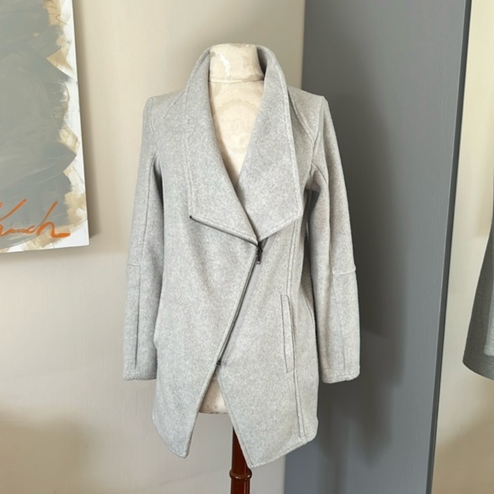 ***PRELOVED*** BB Dakota‎ Light Grey Off the clock knit moto jacket (2 pockets!)